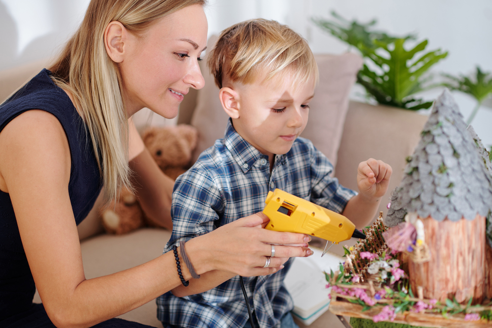 mother and son using a glue gun - choosing a process oil supplier