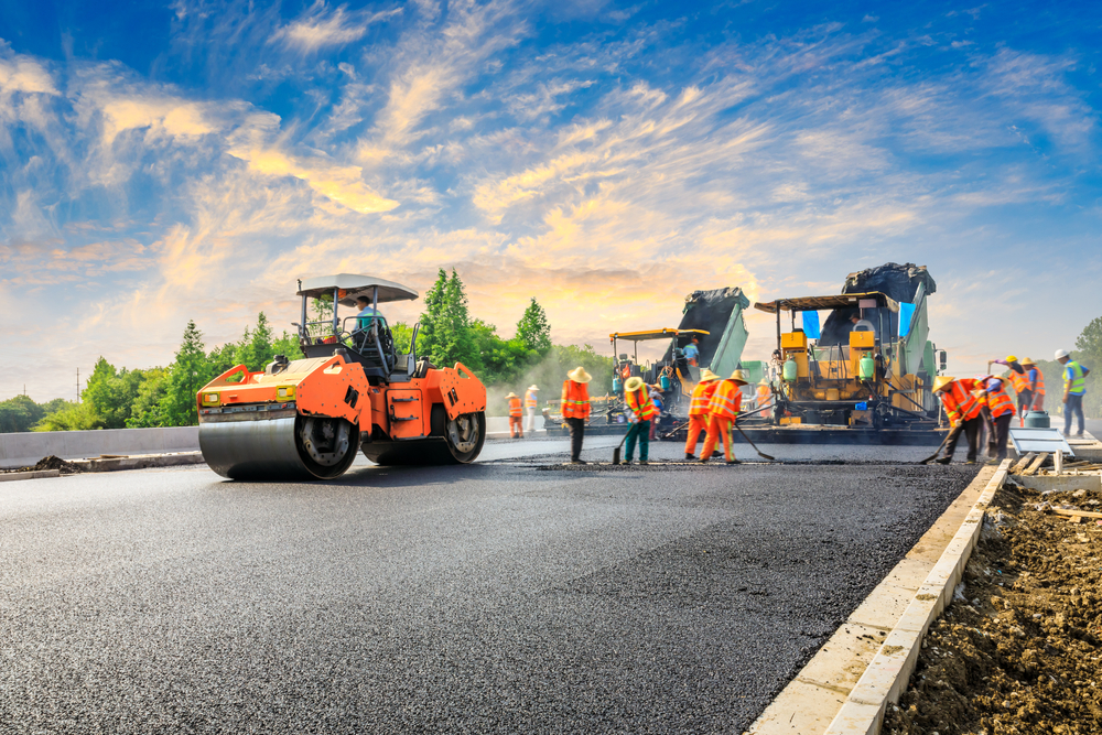 Workers paving a road – article over new eco-friendly prime coat asphalt solutions